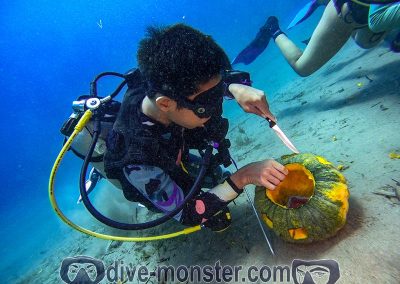 Dive Monsters - Pumpkin Carving Underwater - McMc